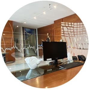 Fully custom-made sneeze glass guards