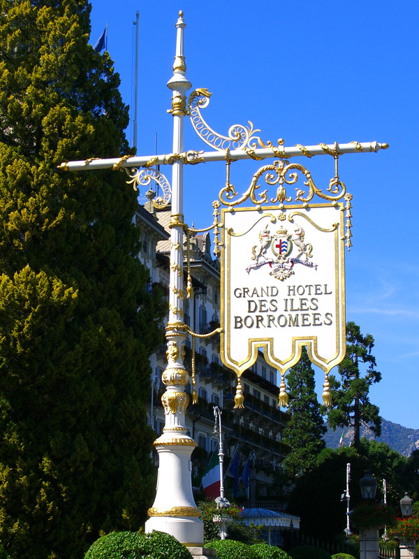 Sign of wrought iron and gold leaf
