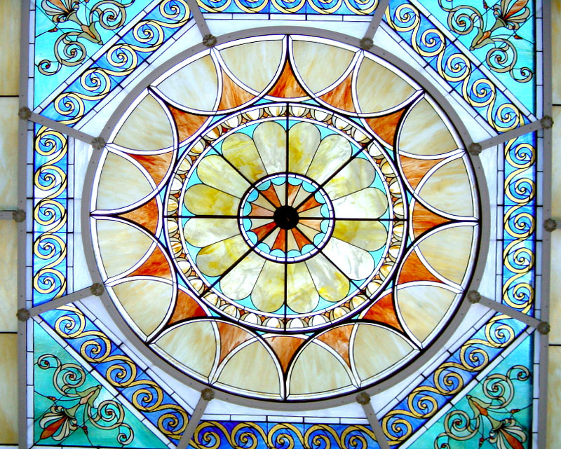 Shelter of blown glass and wrought iron